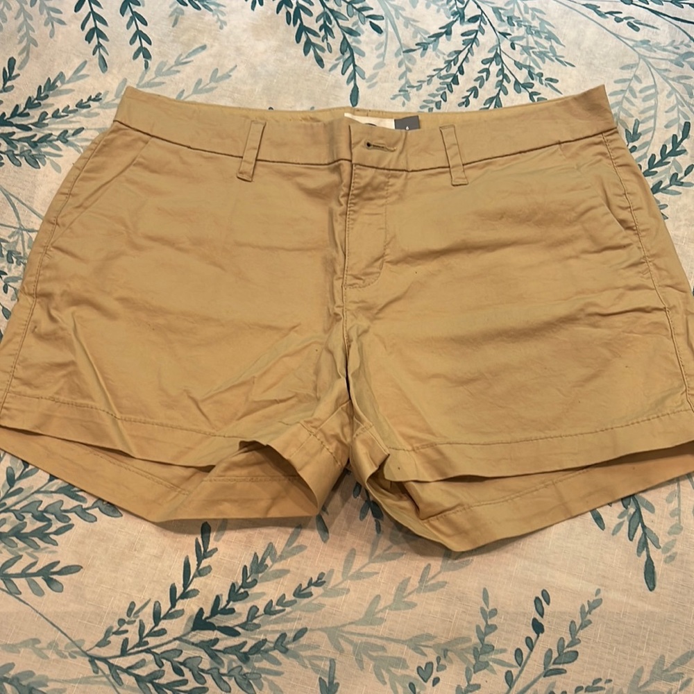 Old Navy khaki shorts.